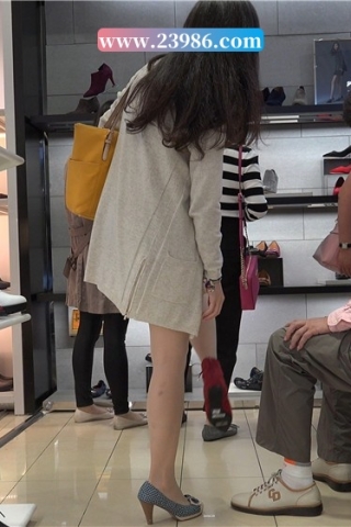 鞋店拍摄试鞋的薄透丝袜少F [1.12 GB/MP4]（视频版）