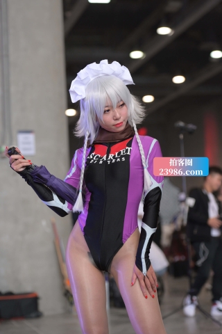 漫展紫色高叉cos的美眉