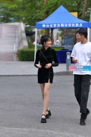 时尚的肉丝小妹