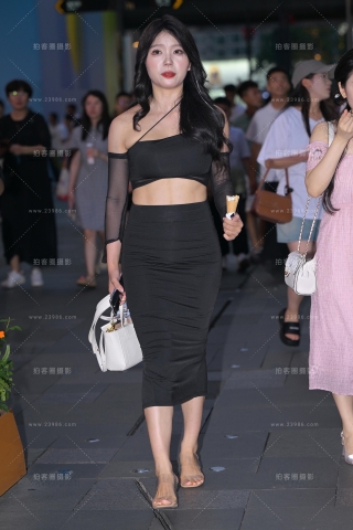 黑色包臀裙美女