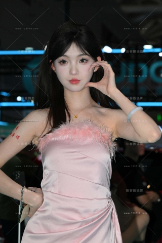 查看完整内容：甜美粉色裙女孩（小面包） - 共21张图片