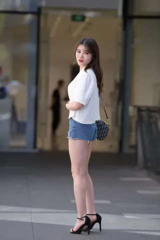 白色西装外套美女（完整版）
