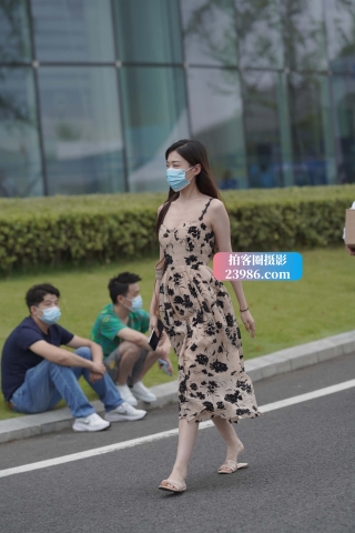 长裙飘飘的小姐姐