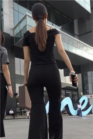4k-街拍黑衣黑裤御姐范美女 [627 MB]（视频版）
