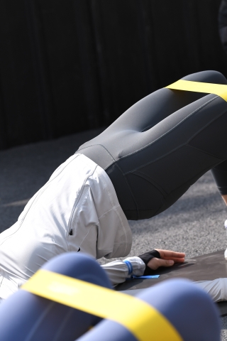 曼妙的体式精致的身材