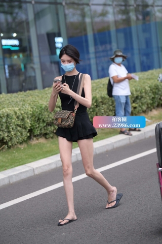 人字拖MM有点瘦