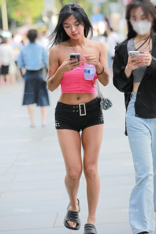 【玻璃街拍】黑热裤