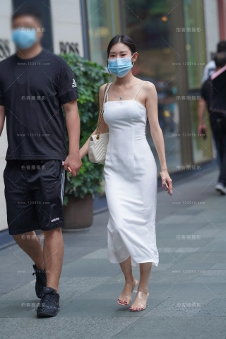 查看完整内容：白裙 - 共17张图片