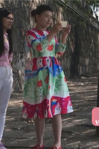 查看完整内容：超级紧身白裤翘臀美女，姐妹花很喜欢拍照 [1.83 GB]（视频版） - 共12张图片