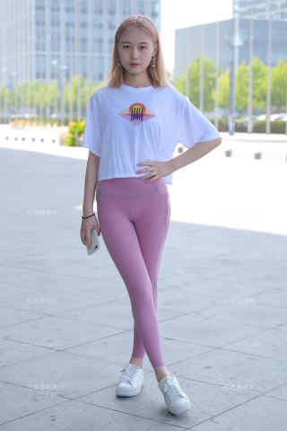 【街拍之魂赛帖】紧致粉色紧身裤