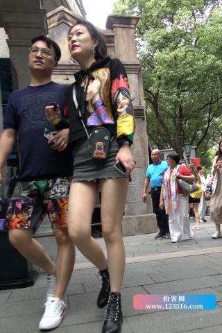 查看完整内容：4K  - 街拍极品美腿牛仔裙美眉 [1.58 GB/MP4]（视频版） - 共12张图片