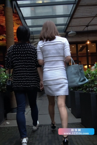 4K - 街拍白裙美女 [2.30 GB/MP4]（视频版）