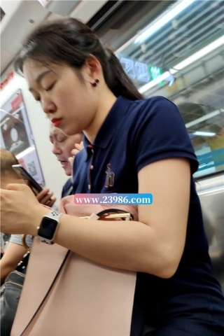 查看完整内容：深蓝色短裙 [474 MB/mp4]（完整版） - 共6张图片