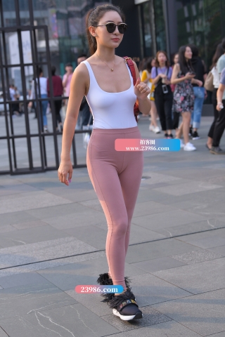 【街拍之魂赛帖】粉色紧身裤