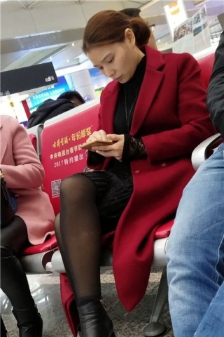 查看完整内容：4k-大红色毛呢外套，性感长腿黑丝御姐（视频版） - 共8张图片