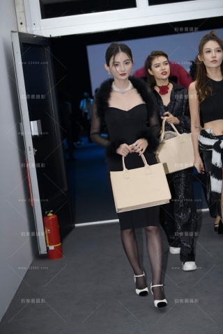 韵味的嘿丝美女朲槭