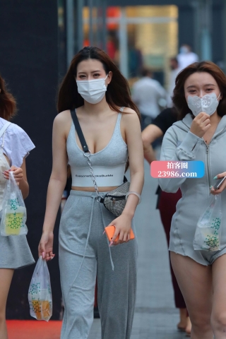 查看完整内容：灰色长裤（完整版） - 共21张图片