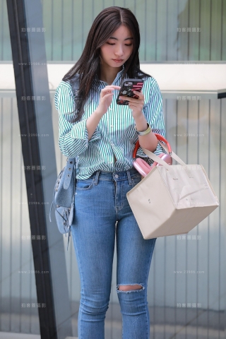 查看完整内容：蓝色牛仔裤美女 - 共33张图片