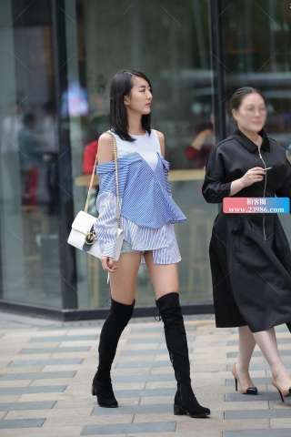 很有气质的长腿美女