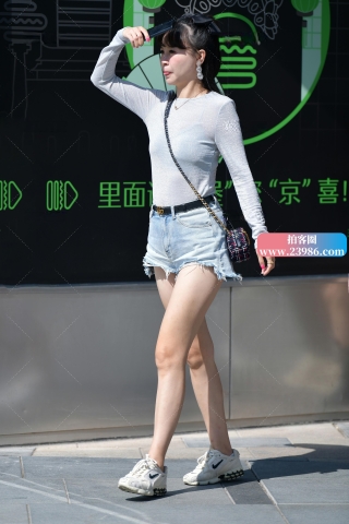 ★高挑漂亮牛仔热裤美女