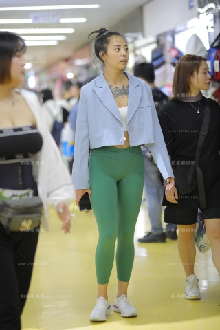 【凯恩赛贴】逛地下街买衣服的紧身裤小姐姐