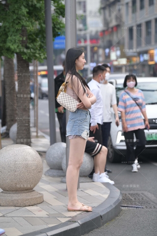 漂亮的热裤姐妹