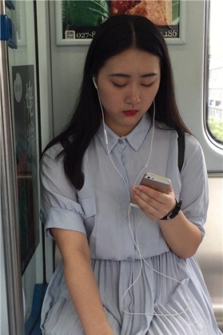 有点小忧郁的文艺小清新美眉（视频版）