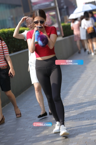 【视觉冲击赛帖】短装上衣，日常黑色健美裤MM