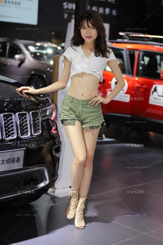 热裤甜美模特小姐姐