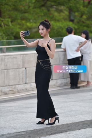 查看完整内容：超气质，貌美如花长裙大美女 - 共27张图片