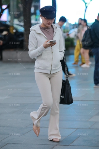 丰润浅色紧身裤