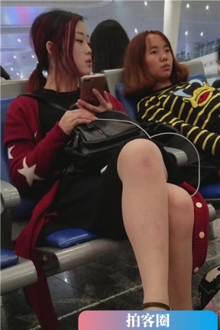 查看完整内容：4K - 车展候车室偶遇一起出行的两闺蜜（视频版） - 共8张图片