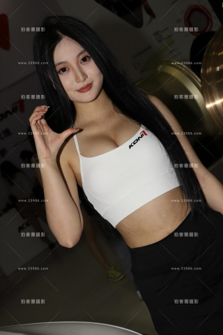 白色吊带抹胸黑色短裙2