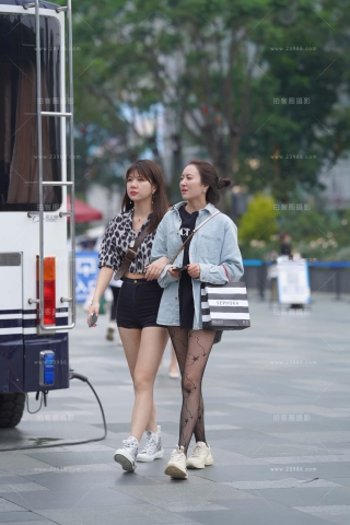 美丽的长腿小姐姐