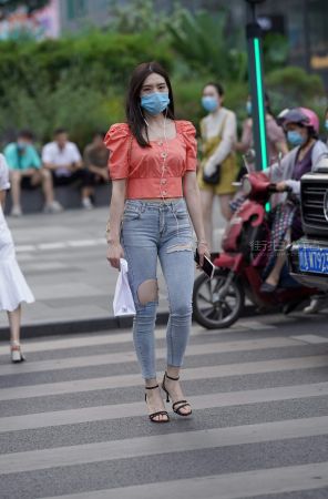 查看完整内容：气质紧牛姐姐 - 共21张图片