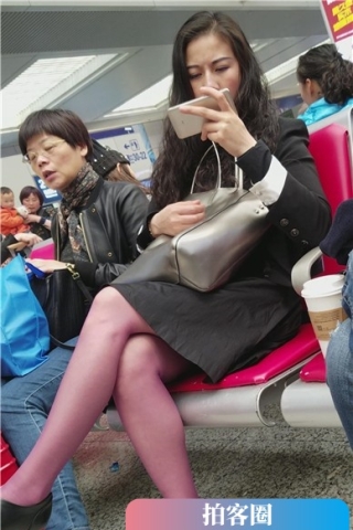 查看完整内容：4k-酒红色丝袜美腿高跟鞋S女（视频版） - 共8张图片