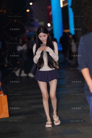 夜拍超短裙凉鞋美眉