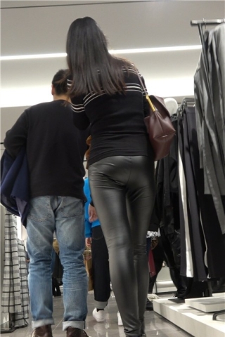 4k-超紧身皮裤街拍秀丽小姐姐美女第一集 [1.52 GB]（视频版）