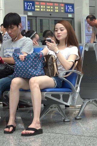 查看完整内容：4K - 爱自拍的妖艳MM [754 MB/MP4]（视频版） - 共10张图片