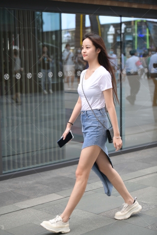 甜美的牛仔裙小姐姐