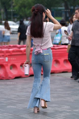 ★韵味牛仔裤美女