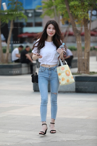 好笑容，紧牛美眉