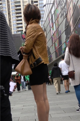 街拍高跟美腿熟女姐姐 [0.98 GB/MP4]（视频版）