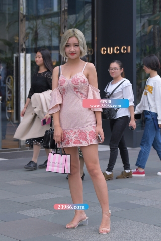 【街拍之魂赛帖】粉裙可爱MM