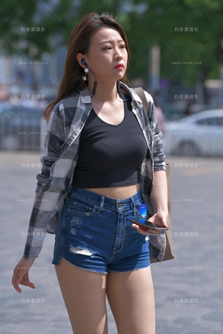 查看完整内容：【红石赛帖】性感牛仔热裤美女 - 共15张图片