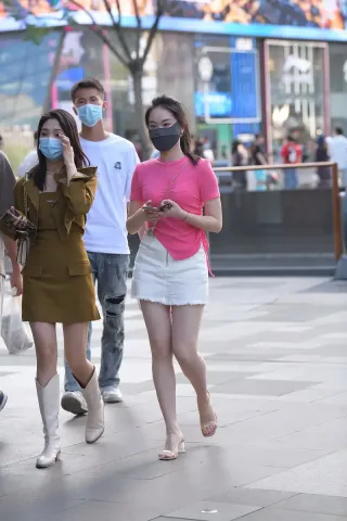 查看完整内容：热裤闺蜜（完整版） - 共3张图片