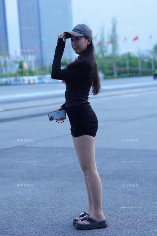 黑色超短裙小姐姐