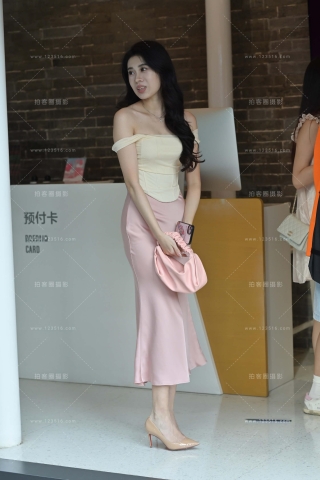 查看完整内容：高跟鞋粉色裙性感美女 - 共23张图片