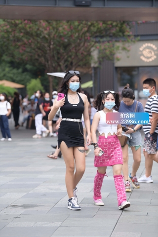 查看完整内容：短裙辣妈 - 共16张图片