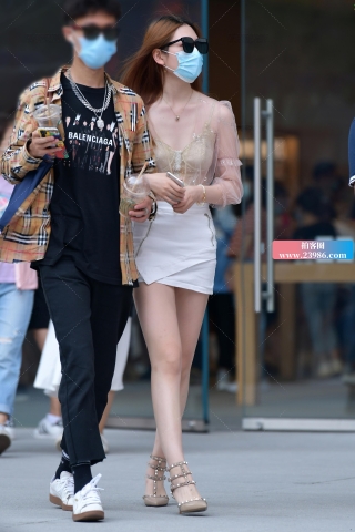 ★靓丽牛仔短裙美女